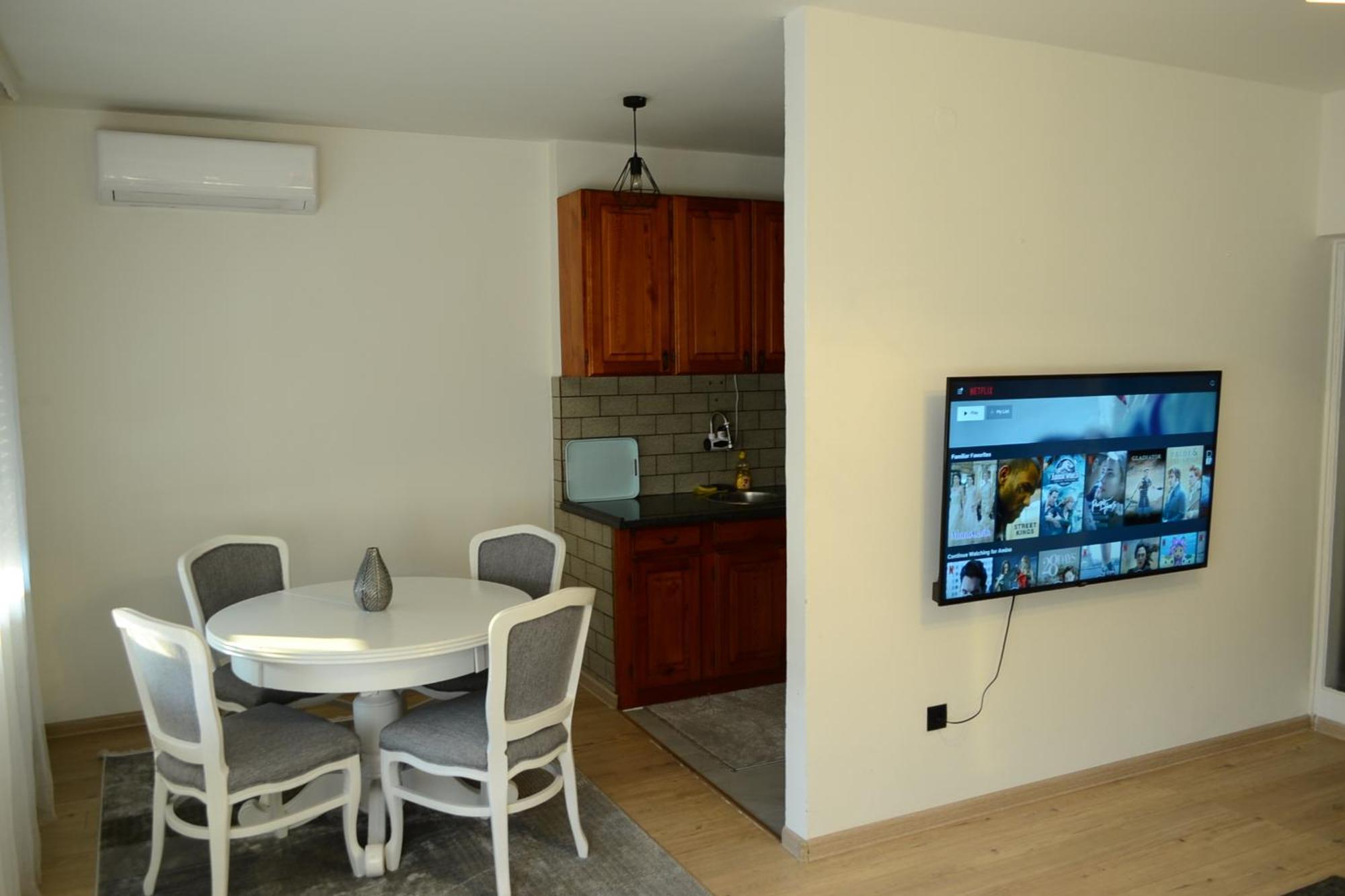Spacious And Modern Apartment In Town Center Konjic Exterior foto