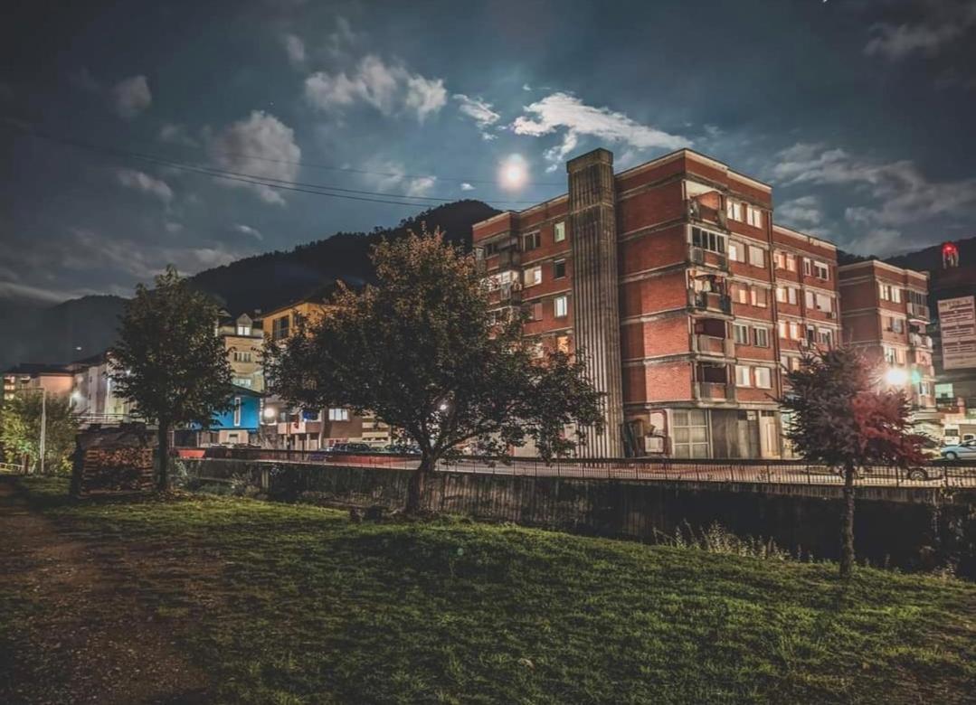 Spacious And Modern Apartment In Town Center Konjic Exterior foto