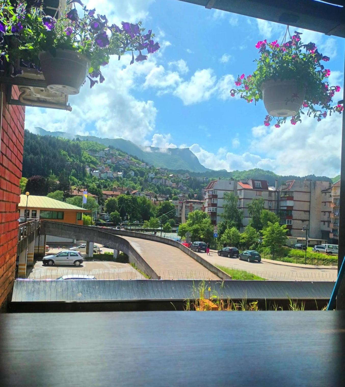 Spacious And Modern Apartment In Town Center Konjic Exterior foto